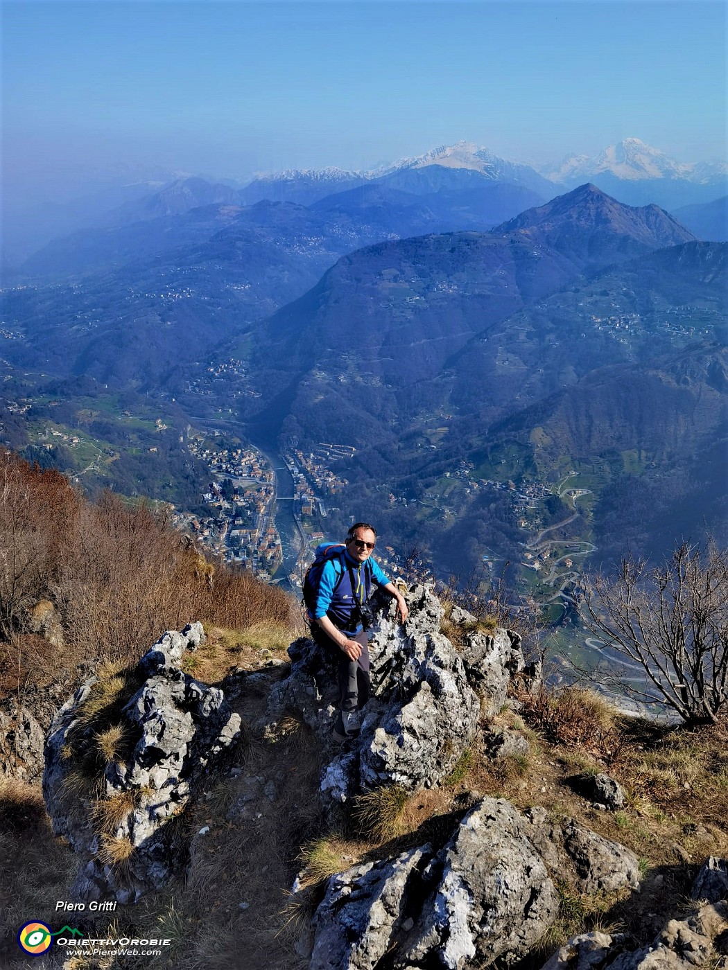 56 Spettacolare vista su S. Pellegrino Terme e sui monti della Valle Brembana.jpg